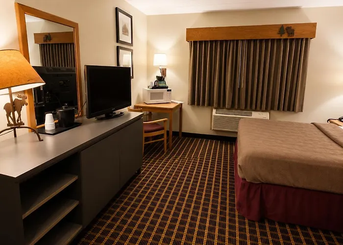 Moose Lake Lodge & Suites