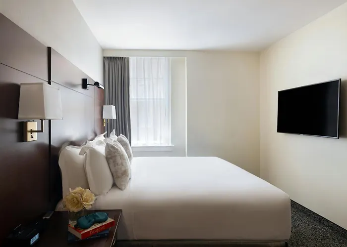 Club Quarters Hotel Downtown, Houston