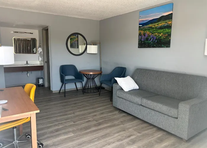Days Inn & Suites By Wyndham Needles
