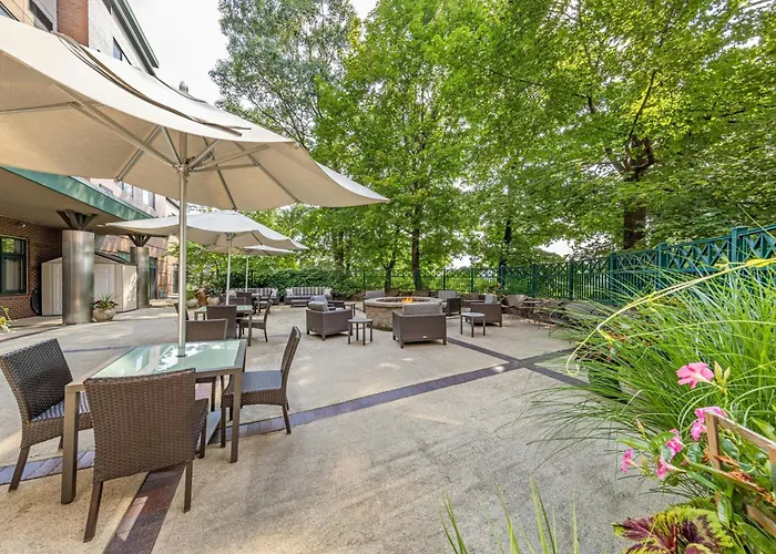 Courtyard By Marriott Boston Waltham