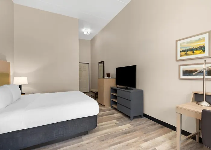 La Quinta Inn & Suites By Wyndam Knoxville West