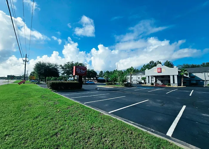 Red Roof Inn & Suites Hinesville