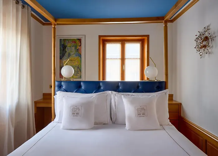 Ambra Cortina Luxury&Fashion Hotel