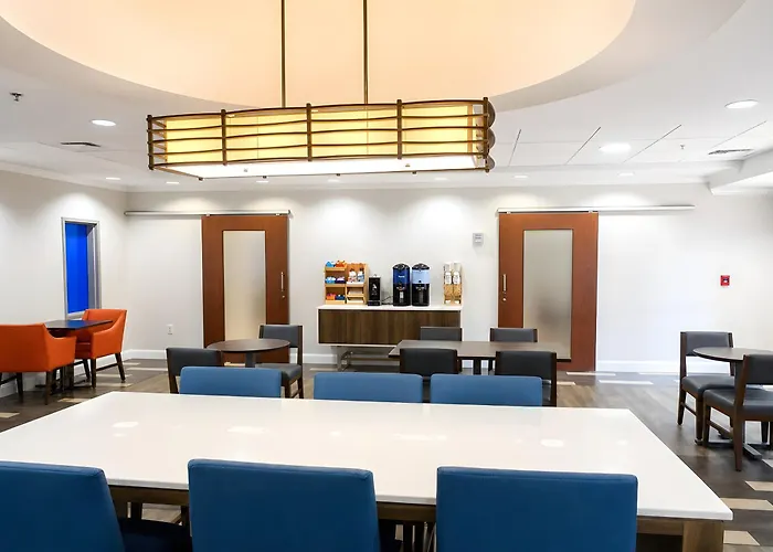 Holiday Inn Express & Suites - Huntsville Airport By Ihg