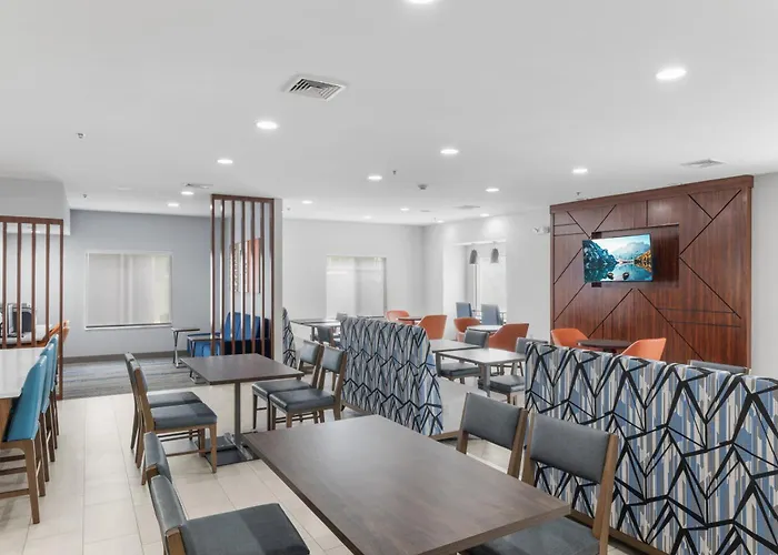 Holiday Inn Express Hartford-Newington By Ihg