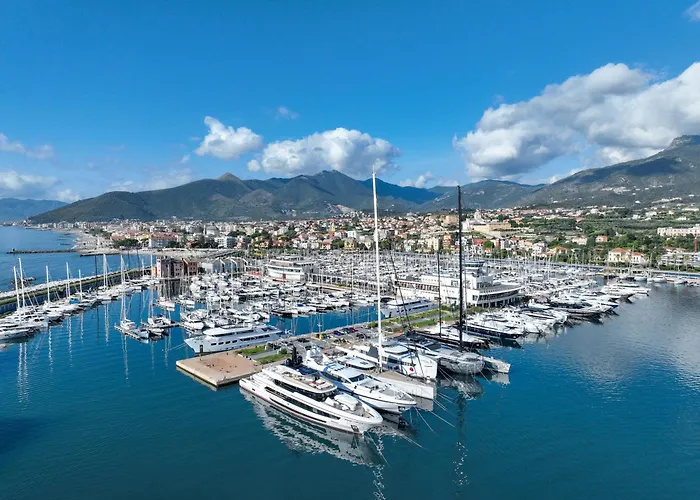 Yacht Club Marina di Loano | UNA Esperienze