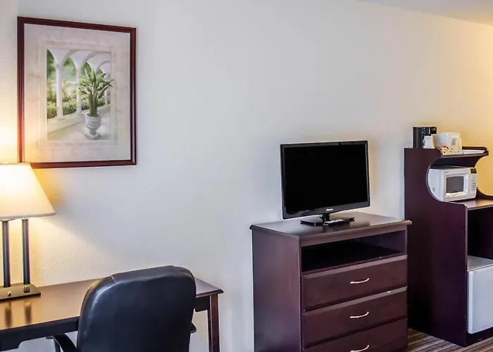 Quality Inn & Suites Pensacola Bayview
