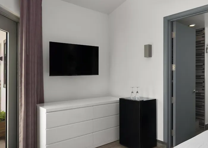 Commodore Suites, Surestay Collection By Best Western
