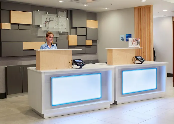 Holiday Inn Express & Suites - Cincinnati North - Liberty Way By Ihg