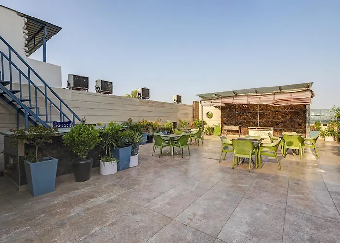 Hotel Karan Holidays Near Pitampura Metro Station