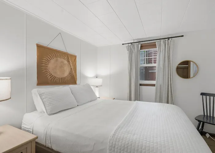 Phoenicia Lodge