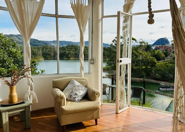 La Madriguera Hotel Guatape Con Embalse
