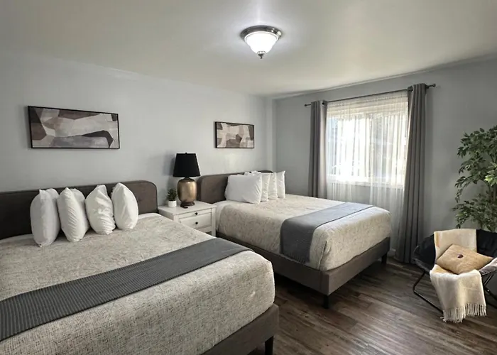 Veda Inn & Cottages