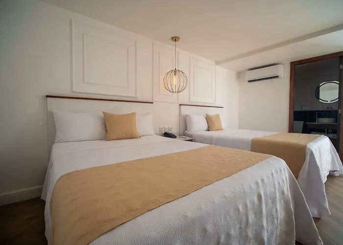 Six Hotel Guadalajara Degollado