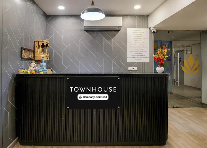 Super Townhouse Akota Vadodara