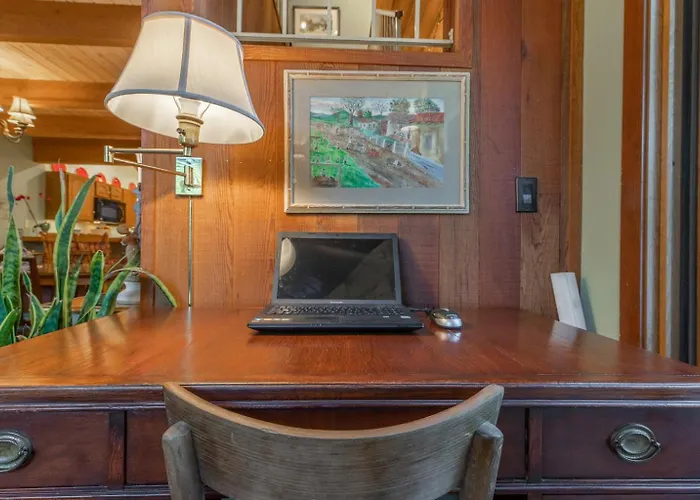Townhouse Art Gallery In Mammoth'S Best Location