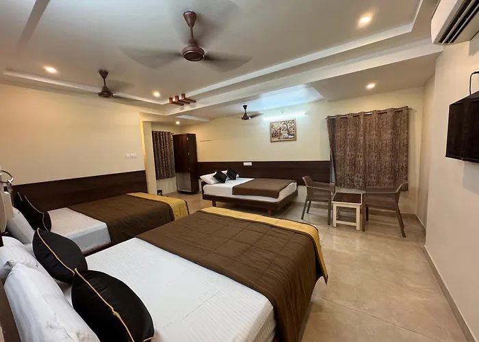 Hotel Dkr Grand