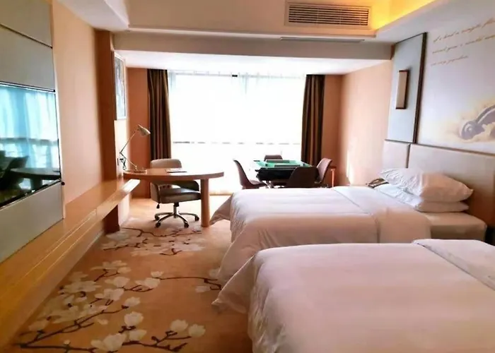 Vienna Hotel Fuzhou Changle Shouzhan Hangcheng Metro Station