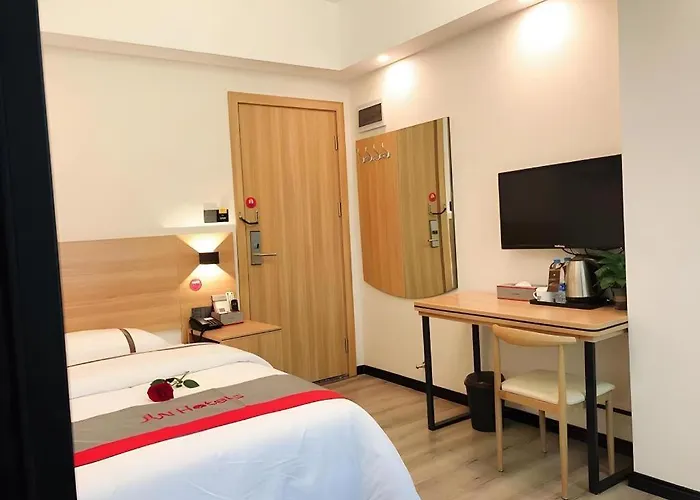 Jun Hotel Guangdong Zhanjiang Xiashan South Railway Station
