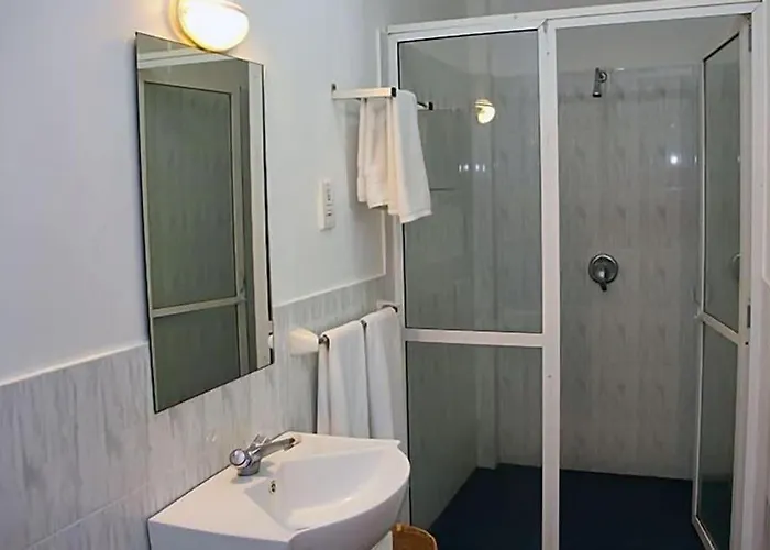Oyo 246 Roy Villa Beach Hotel