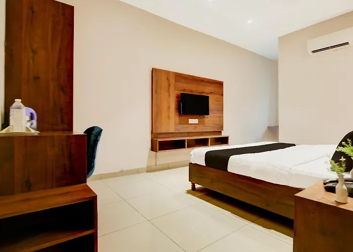 Super Townhouse Dera Bassi
