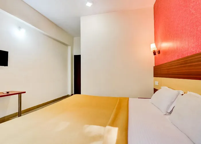 Hotel O Roshan Palace