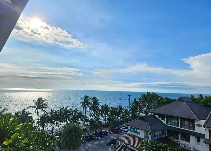 The Beach Bangsaen Condo Daily Room Poolside