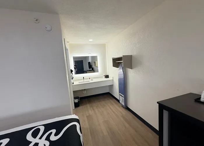 Spring Place Inn & Suites