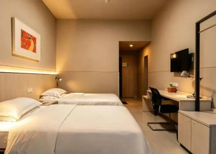 Jinjiang Inn Longyan Zhongshan Road Walking Street