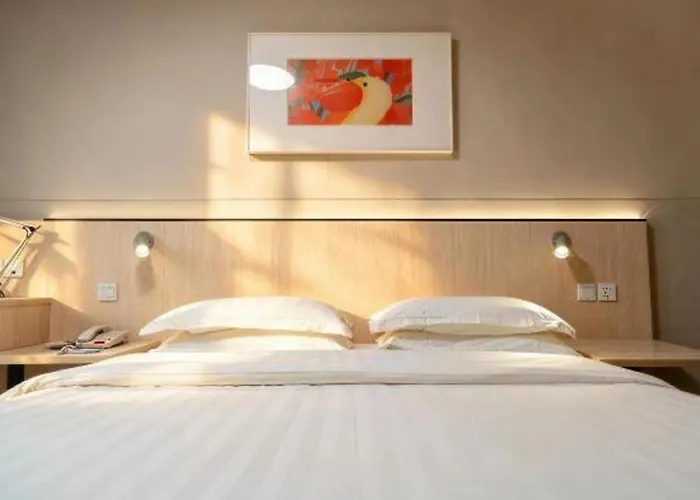 Jinjiang Inn Longyan Zhongshan Road Walking Street