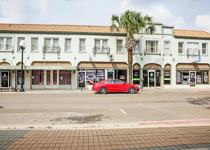 Oyo Historic Cameron Hotel Brownsville I-69E
