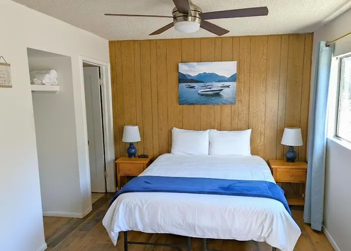 Lakeshore Resort