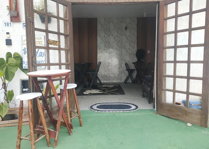 Pousada Dádiva e Passeios ,Suite 6, Simples a Passos da Praia do Pontal e do Centro Histórico ,com Lanchonete no Pátio