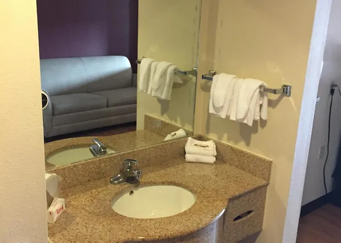 Home Town Inn & Suites