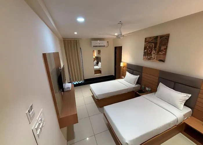 Royal Regal-Rooms & Suites
