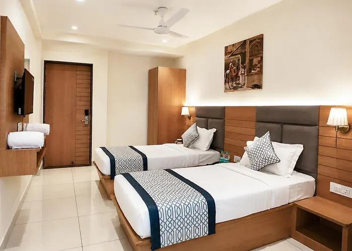 Royal Regal-Rooms & Suites