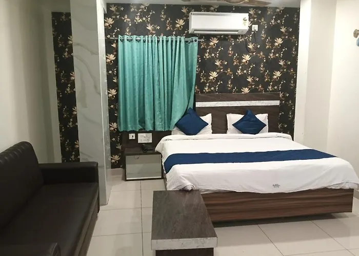 Luxury Hotel Madhavi Elite"S