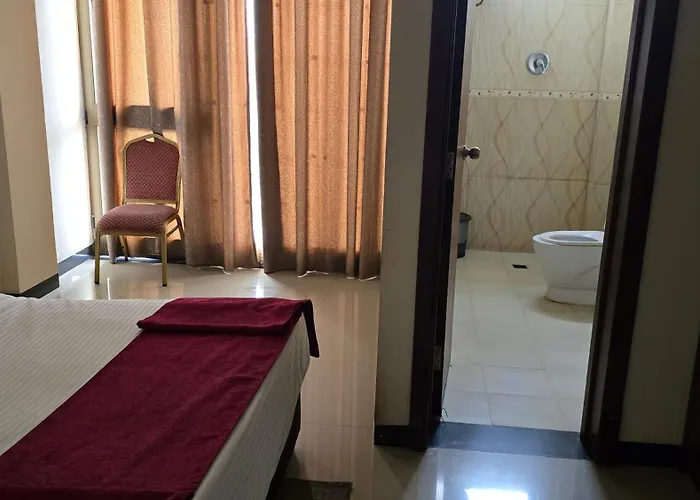 Yiganda Hotel, Safari Tours