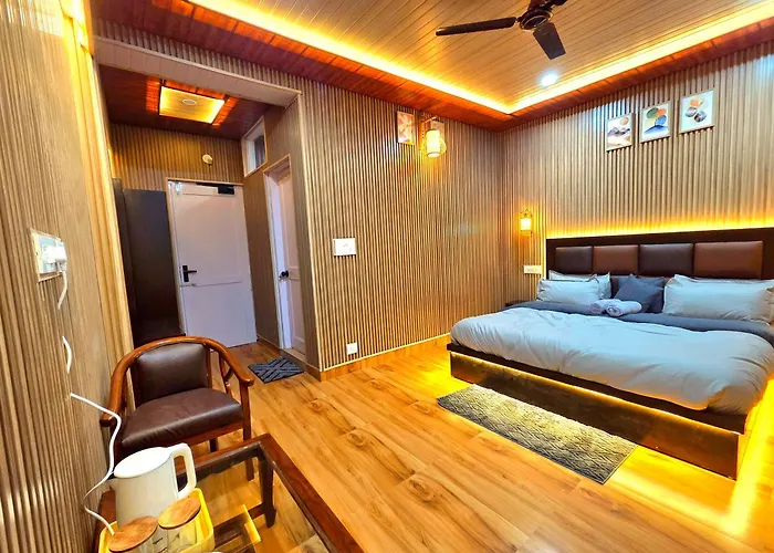 Prafull Hotel & Restaurant