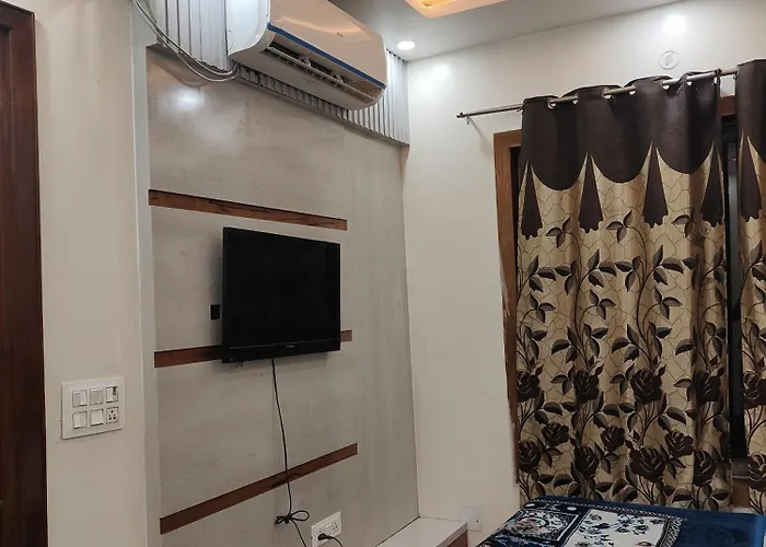 Hotel Ncr & Cafe