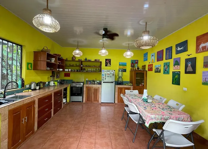 Parrot Bungalow - Shared Kitchen - Valle De Volcanes - Playa Peru
