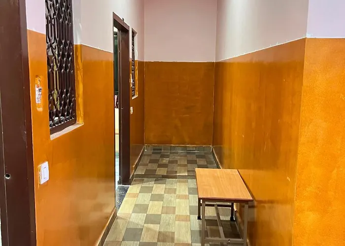 Shri Garud Govind Dham Near Prem Mandir