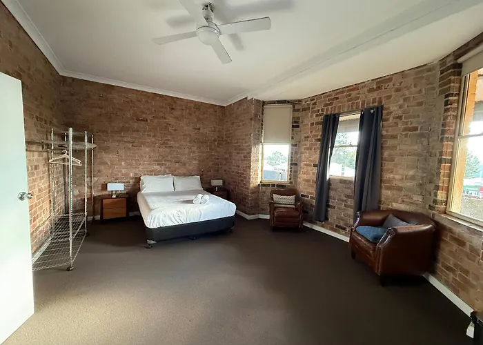 Thoroughbred Hotel