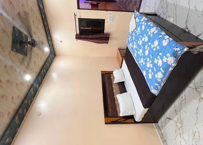 Shri Garud Govind Dham Near Prem Mandir