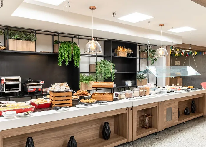 Monaco Hotel & Convention By Easy Class