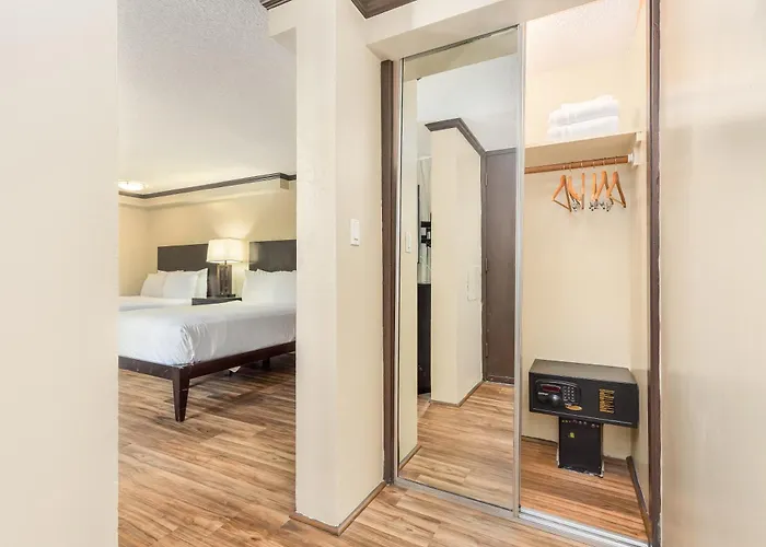 Castle Bamboo Waikiki Hotel