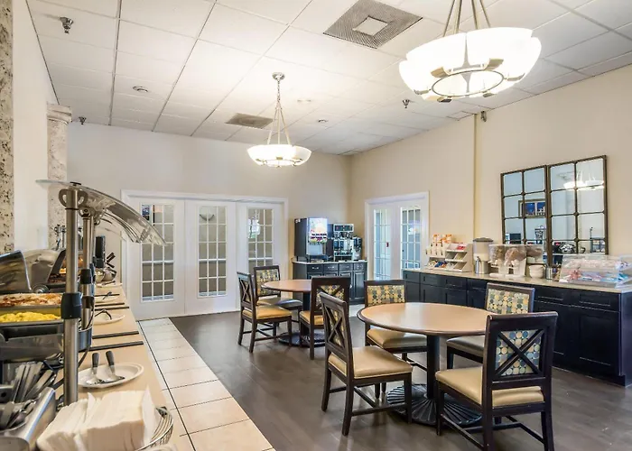 Clarion Inn & Suites Central Clearwater Beach
