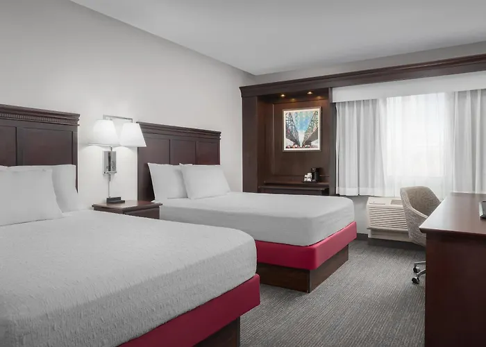 Hampton Inn & Suites Omaha-Downtown