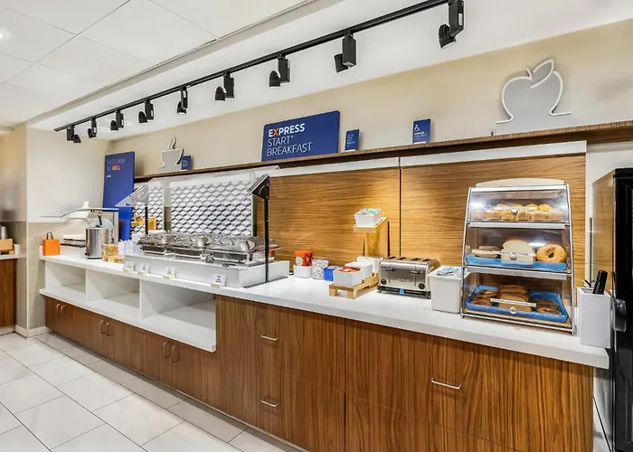 Holiday Inn Express & Suites Minneapolis - West End By Ihg
