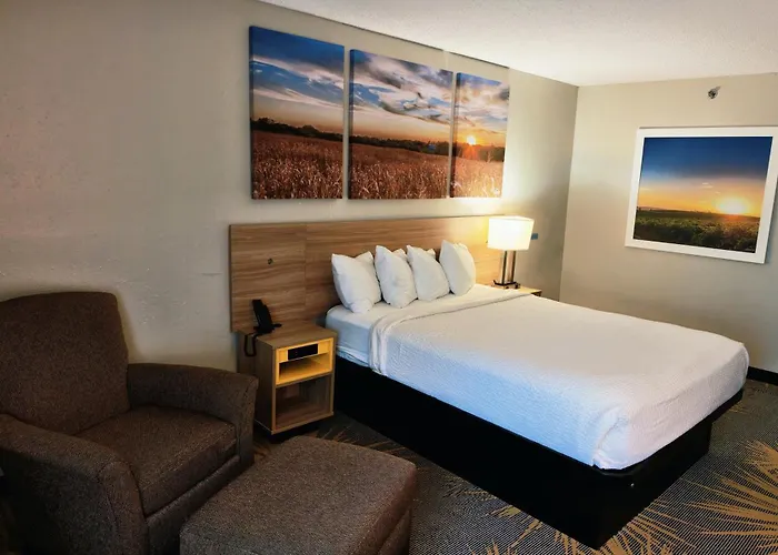 Days Inn By Wyndham Fargo - West Acres